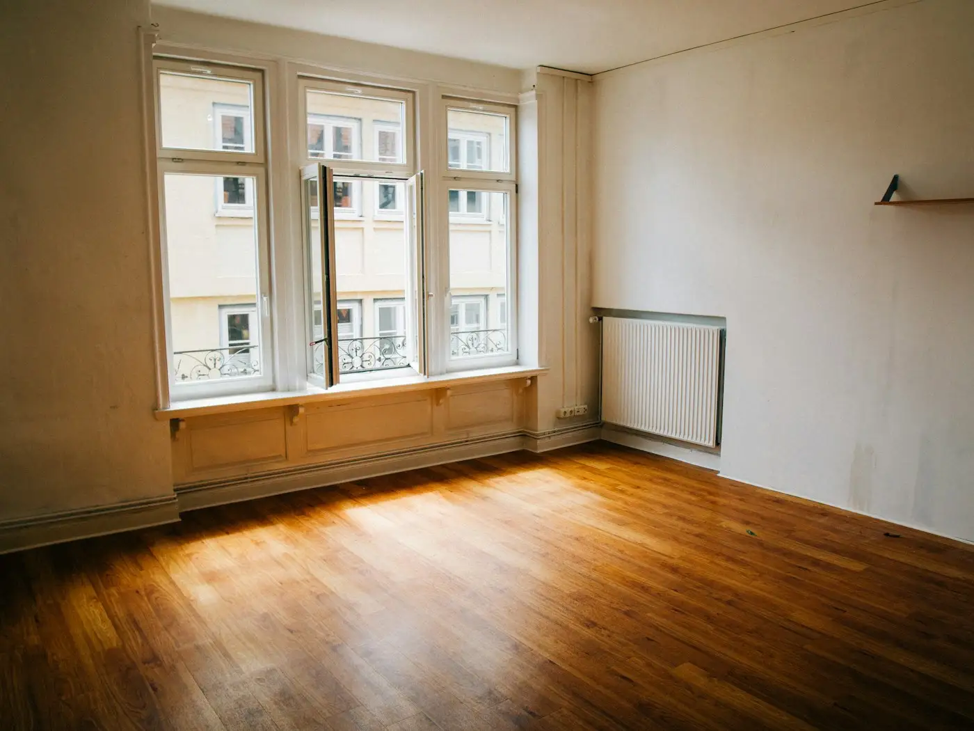 Cameră proaspăt renovată, fotografie ilustrativă